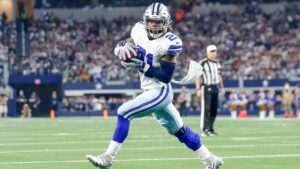 Zeke has knee sprain, uncertain to play vs. Bears