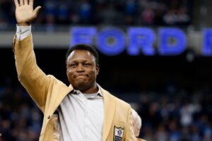 Lions to honor Sanders with statue at Ford Field