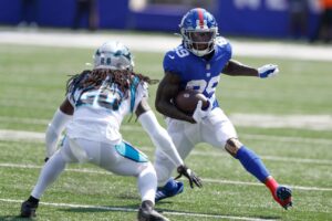 Chiefs trade for Giants WR Toney, source says