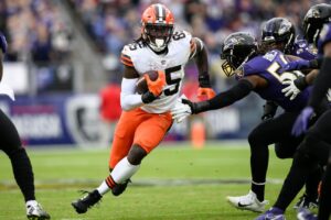 Browns TE Njoku suffers ankle injury vs. Ravens