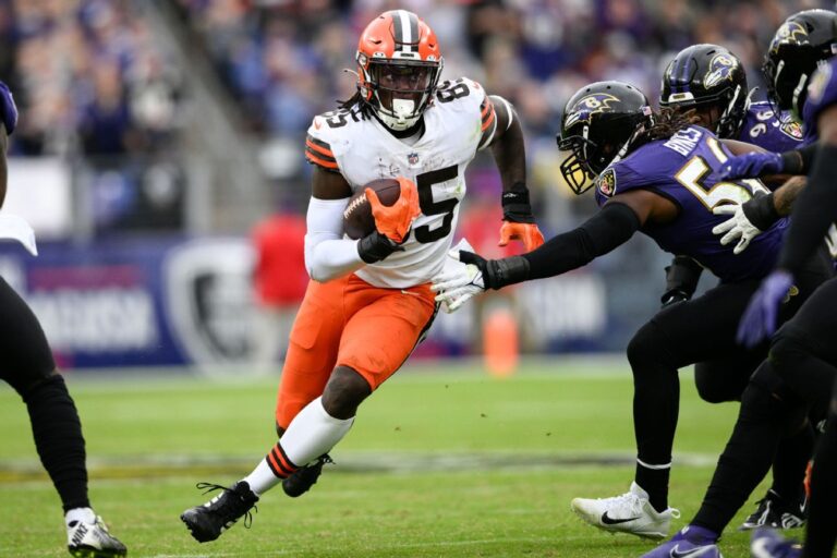 Browns TE Njoku to miss 2-5 weeks, source says