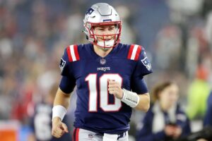 Belichick says QB Jones 'fully available' vs. Jets