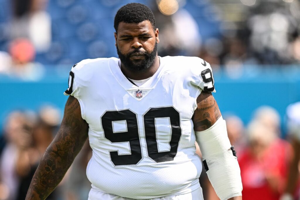 Sources: Cowboys trade for Raiders DT Hankins