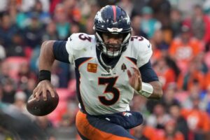 Wilson takes breath, finds groove in Broncos' win