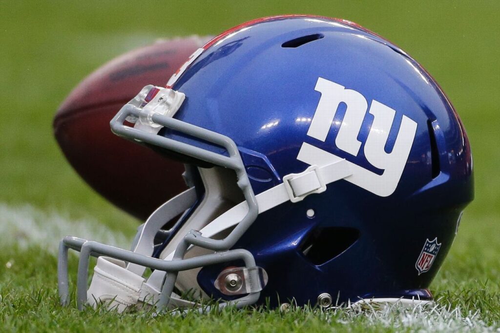 Giants lose OLs Neal, Bredeson to knee injuries