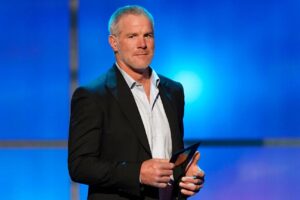 Favre files motion to dismiss Mississippi lawsuit