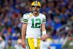 Packers' Rodgers confirms right thumb broken