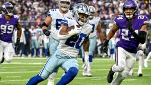 Cowboys' Tony Pollard takes Dak Prescott pass and races 68 yards untouched to score