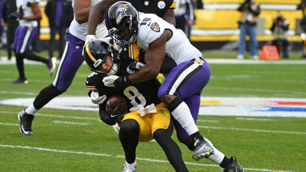 Steelers' Pickett put in concussion protocol in loss