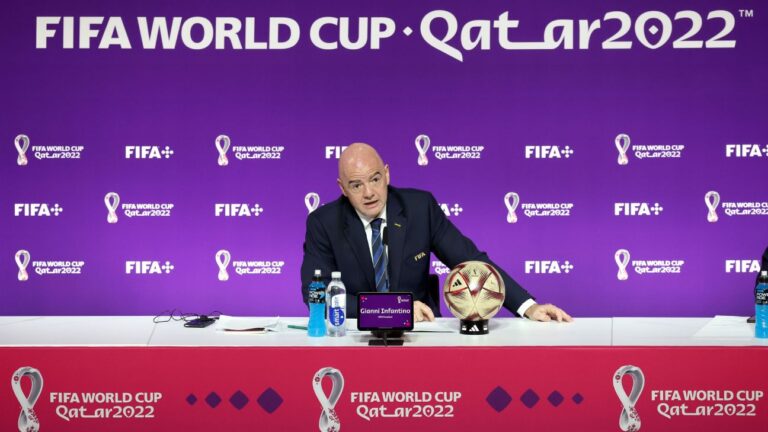 Infantino: Players should stop protesting