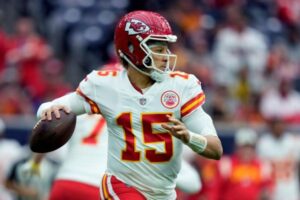 Chiefs survive Texans scare, win AFC West again