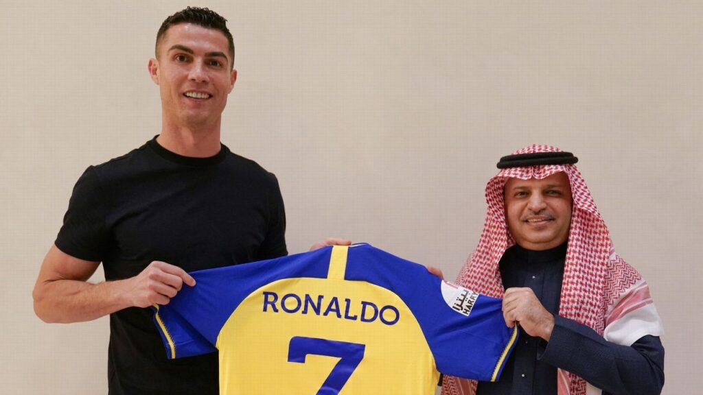 Ronaldo signs for Saudi Arabian club Al-Nassr