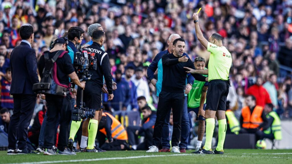 Xavi hits out at ref after derby: He 'lost control'