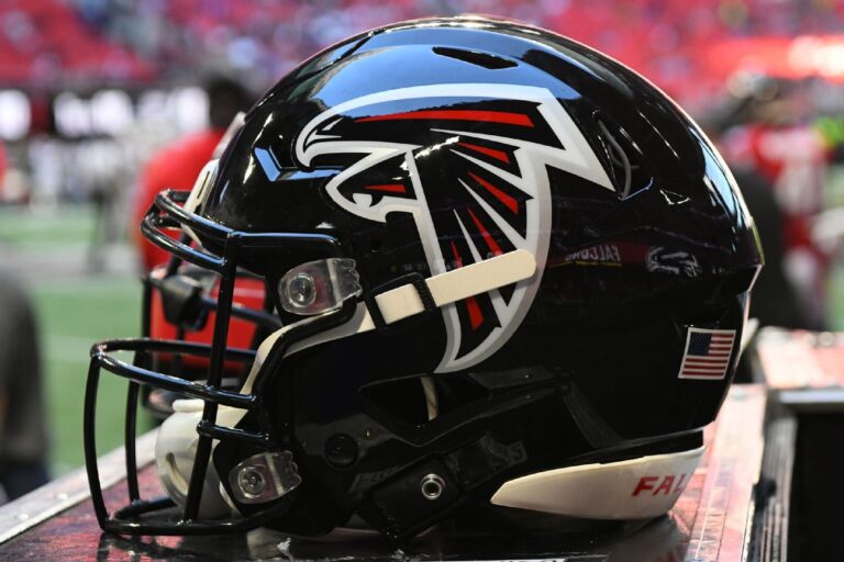 Falcons WR Batson arrested, allegedly fought cop