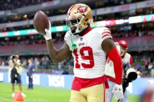 49ers, eyeing top seeds, get Deebo, Mitchell back