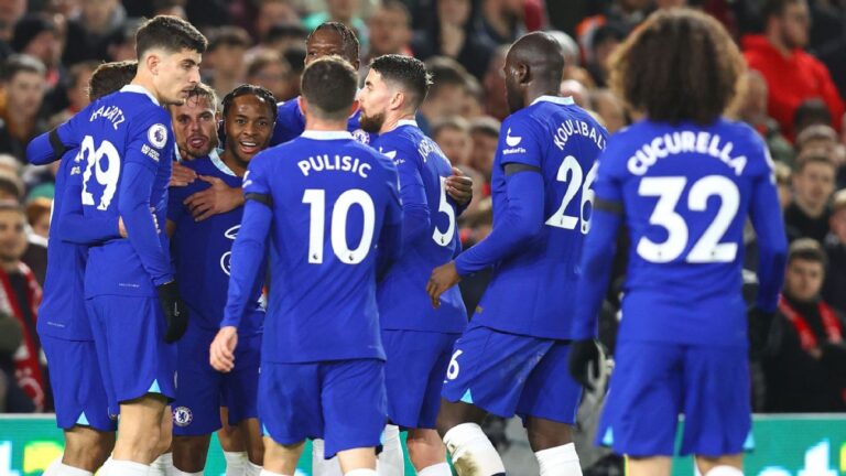 Follow live: Chelsea face test on the road at Nottingham Forest