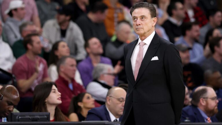 Rick Pitino would 'absolutely not' take Knicks coaching job, citing New York's Finals or bust expectations