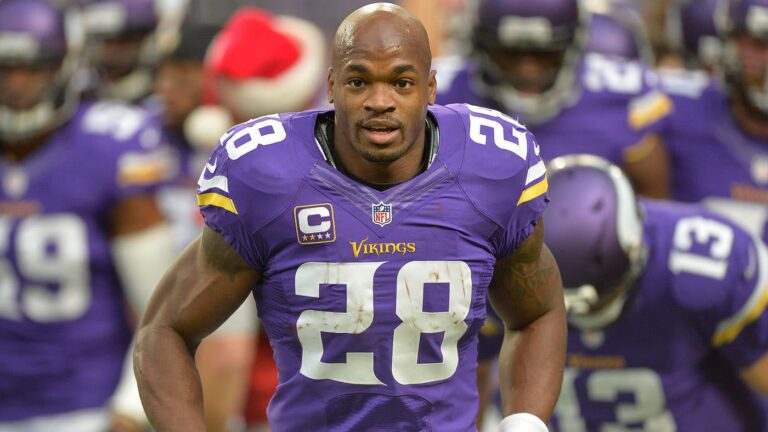 Former NFL running back Adrian Peterson gets in fist fight over poker game