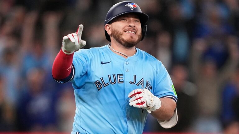 Fantasy Baseball Rankings Movers: Alejandro Kirk forces way into crowded catcher conversation