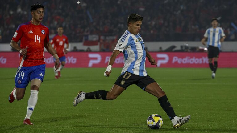 Youthful Argentina coast past Chile to top CONMEBOL World Cup qualifying table