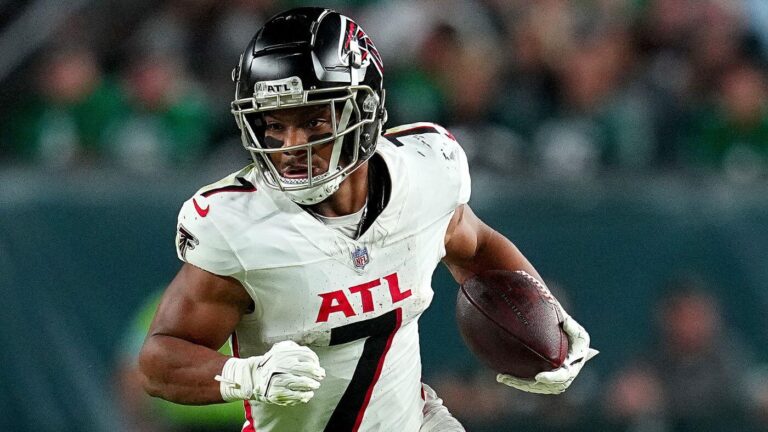 How Falcons RB Bijan Robinson plans to emulate Saquon Barkley's explosiveness, impact in 2025 season