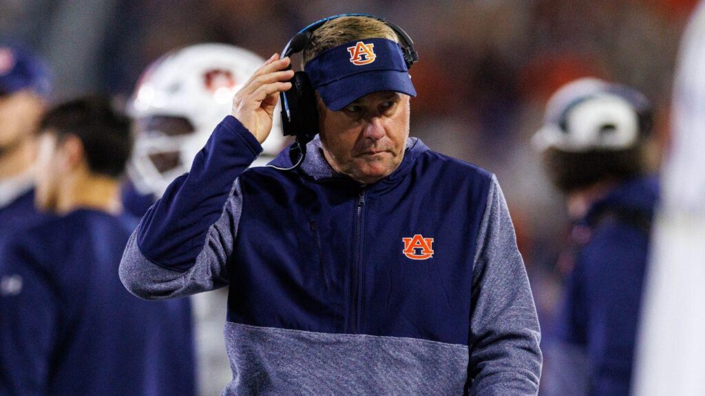 Auburn's Hugh Freeze reportedly continues to hit golf course as recruiting slips in 2026 class