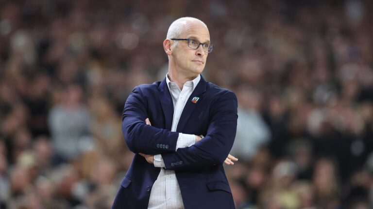 UConn's Dan Hurley brushes off New York Knicks question amid search to replace Tom Thibodeau