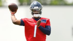 Titans rookie QB Cam Ward passes 'smack talk' test from Jeffery Simmons during Tennessee minicamp