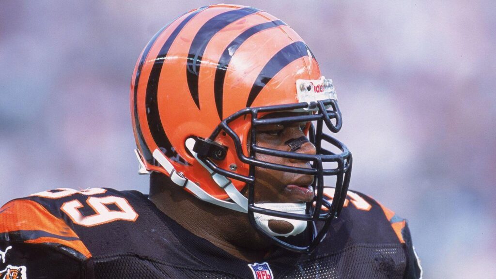 Oliver Gibson dies at 53: Former NFL DT played nine seasons with Steelers, Bengals
