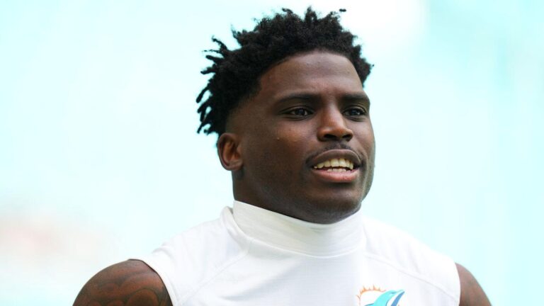 Dolphins' Tyreek Hill flexes 100m time ahead of possible race with Olympic gold medalist Noah Lyles
