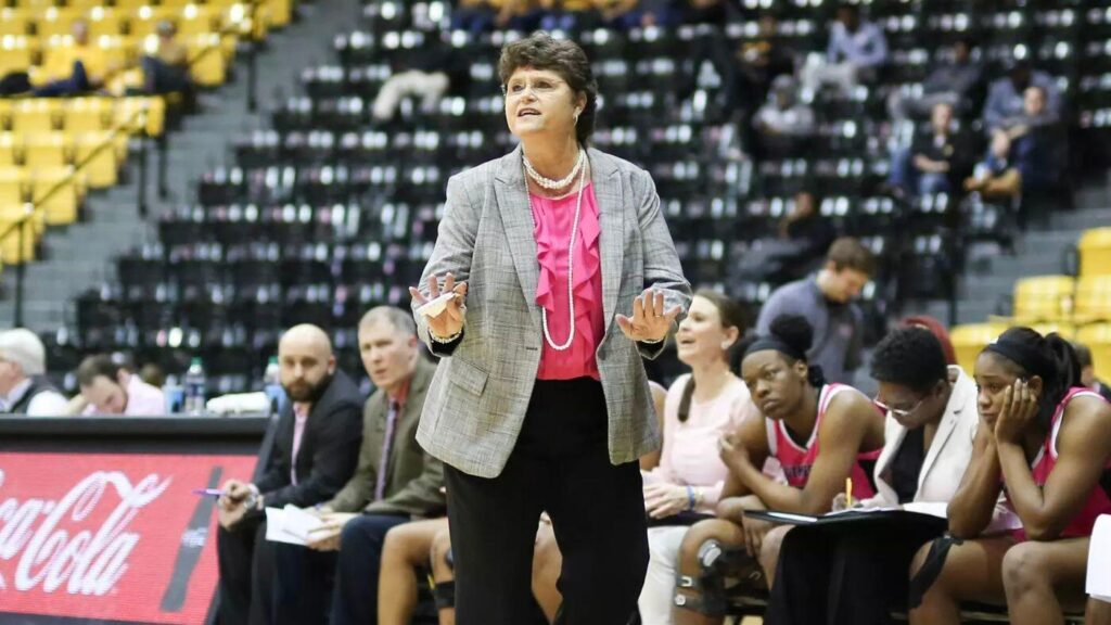 Joye Lee-McNelis dies at 63: Former Southern Miss, Memphis women's basketball coach battled cancer for years