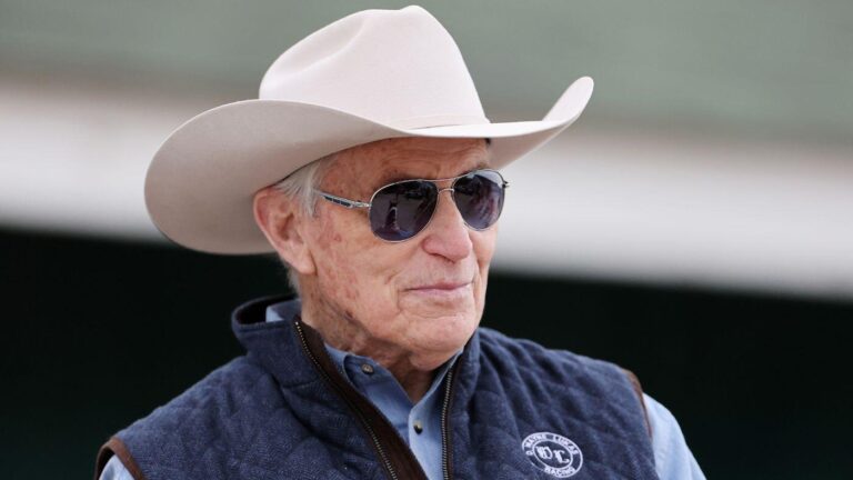 Hall of Fame horse trainer D. Wayne Lukas in hospice care after severe infection, won't return to training