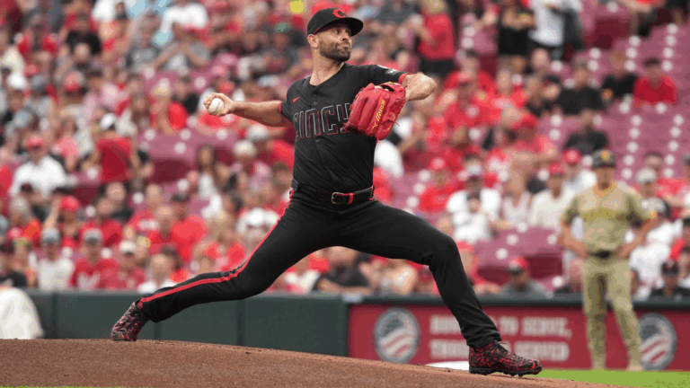 Reds' Nick Martinez loses no-hitter against the Padres in the ninth inning, flirting with season's first no-no