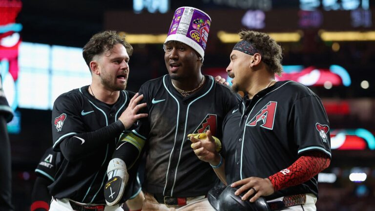 Diamondbacks rally to walk it off against the Padres with five runs in the ninth inning