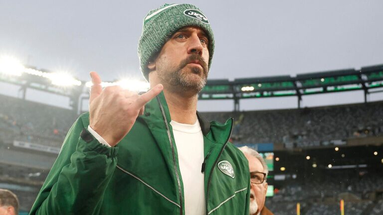 Aaron Rodgers continues Hall of Fame career with Steelers: Pros, cons as QB joins Pittsburgh for 21st season