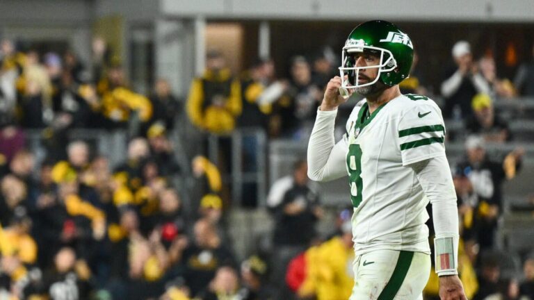 Yes, the Pittsburgh Steelers are acting desperate for Aaron Rodgers: Can you blame them?
