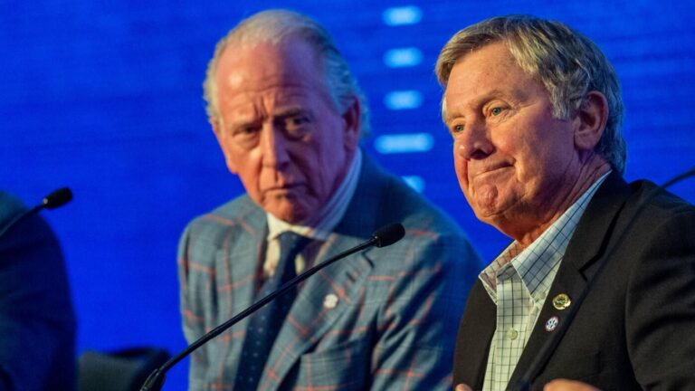 Steve Spurrier half-baked swipe at Arch a revival of long-held fixation with Manning family