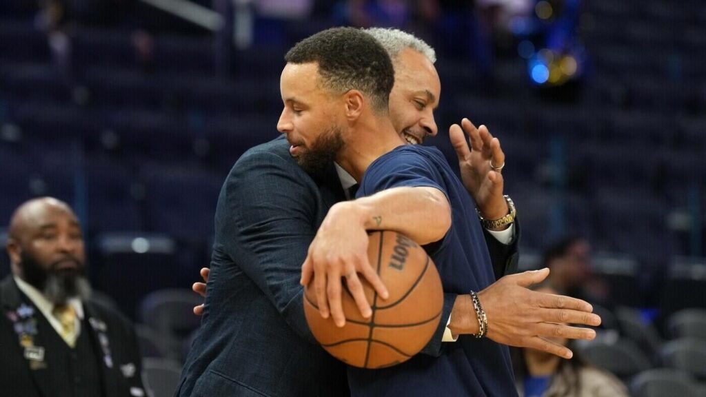 Stephen Curry could play 'well into his 40s' before NBA retirement, father Dell Curry says