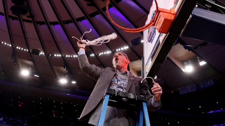 Why UConn's Dan Hurley might be interested in the Knicks' coaching job a year after turning down the Lakers