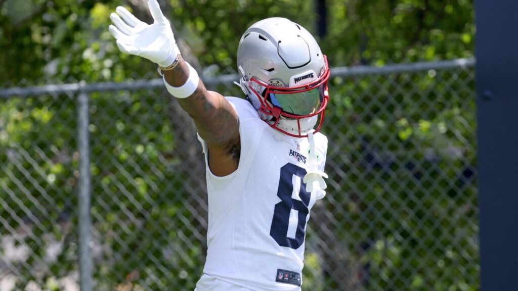 New England Patriots wide receiver Stefon Diggs cleared to return to practice, per report