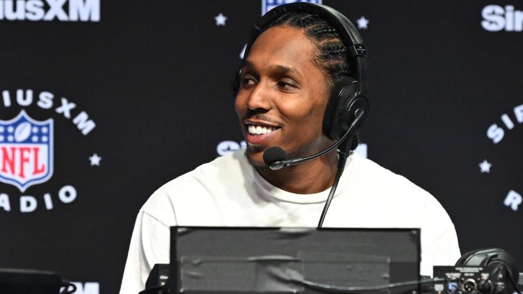 Eagles' Vic Fangio doesn't hold back when assessing this veteran CB during training camp