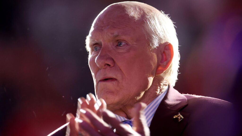 Steelers' decision to trade QB Kenny Pickett still baffles Hall of Famer Terry Bradshaw