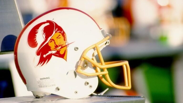 LOOK: Buccaneers bring back iconic 'creamsicle' uniforms at part of team's 50th anniversary celebration