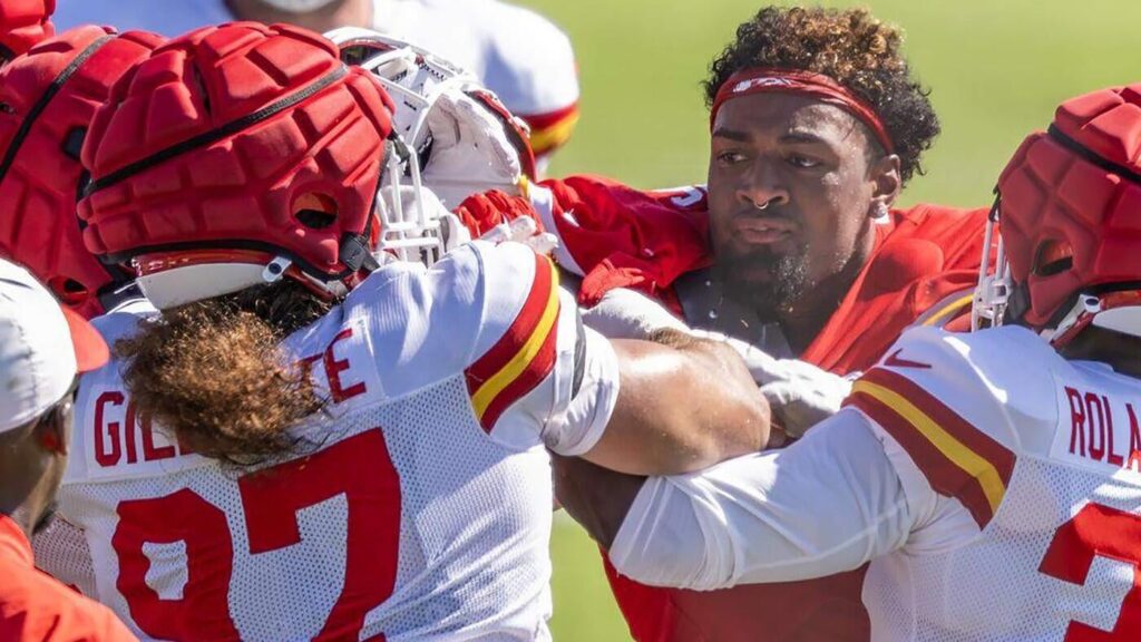 Fight breaks out at Chiefs training camp: First-round pick Josh Simmons throws punch at rookie teammate