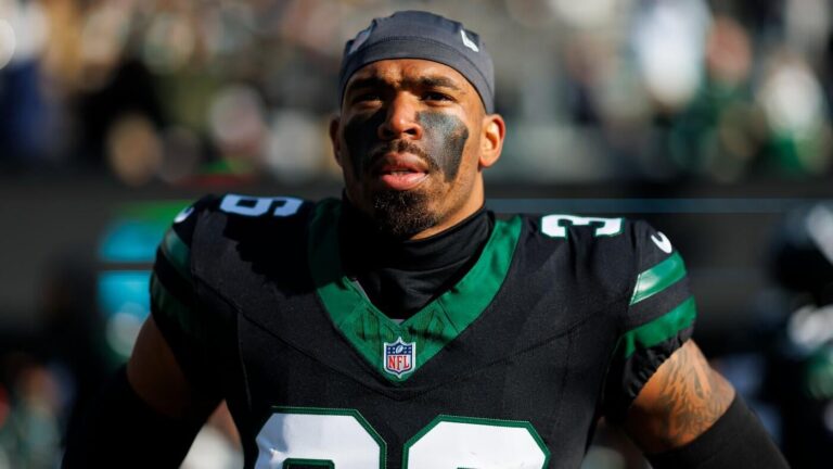 Steelers sign Chuck Clark: Pittsburgh acquires veteran safety, former Raven during Day 2 of training camp