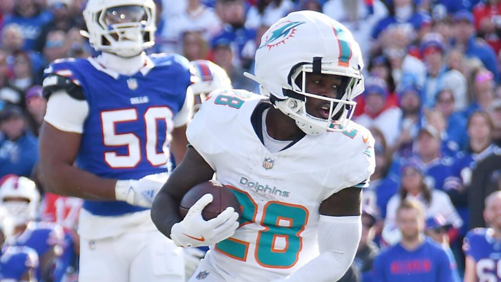 Taking a stand on one of Fantasy Football's most controversial picks: How to draft De'Von Achane in 2025