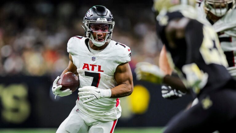 Saquon Barkley touts Bijan Robinson as NFL's best cutter: 'You can go argue with your mom about that'