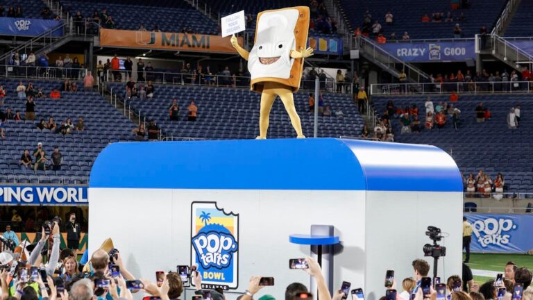 Pop-Tarts Bowl going international: Edible mascots headed to Ireland for Iowa State vs. Kansas State opener