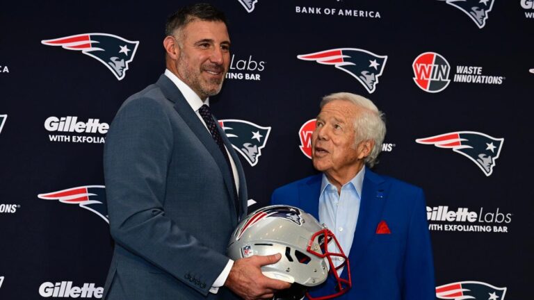 Patriots' Robert Kraft recalls 'magic moment' he knew Mike Vrabel could be New England's coach