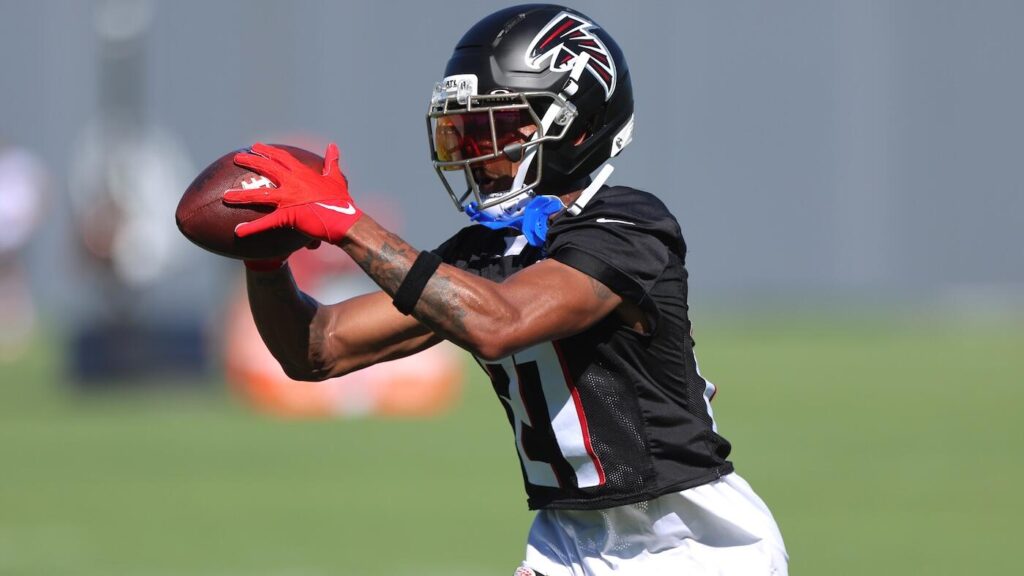 James Pearce stars at Falcons practice: Rookie is center of attention on defense and in fights